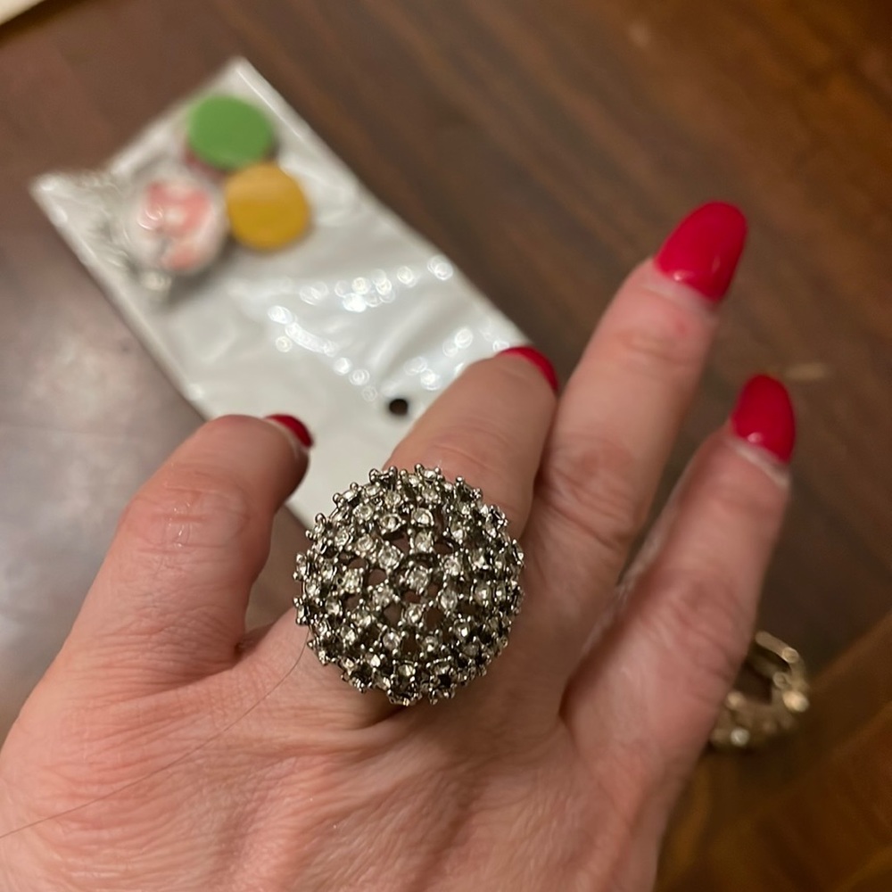 Faux Diamond clusters in a round silver setting cocktail ring nwot